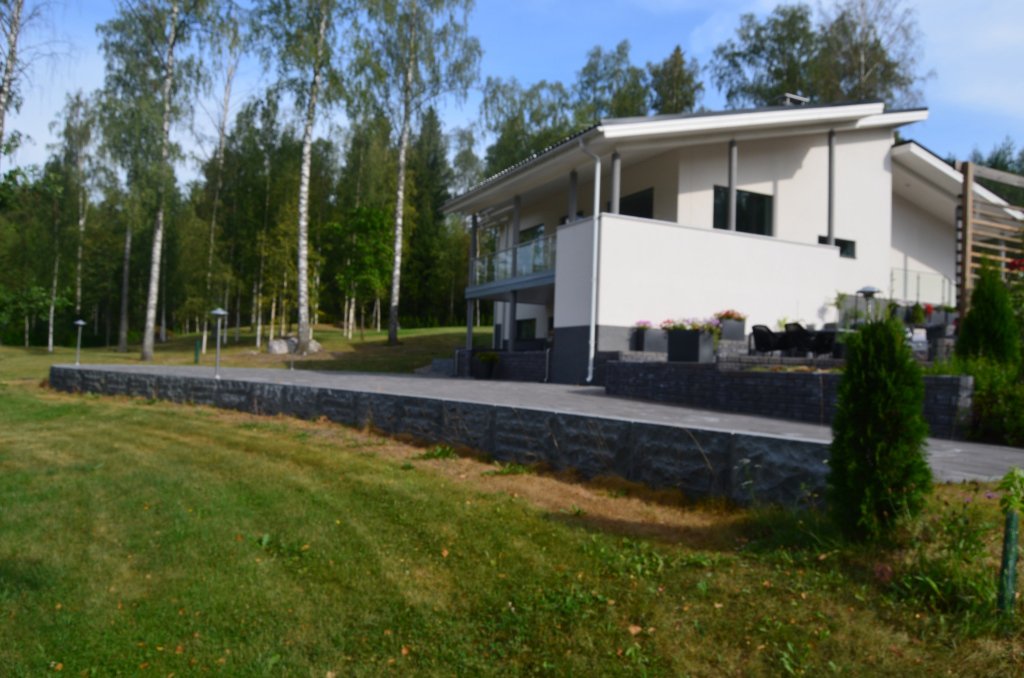 Kivimuuri — luonnonkivimuuri Uudellamaalla