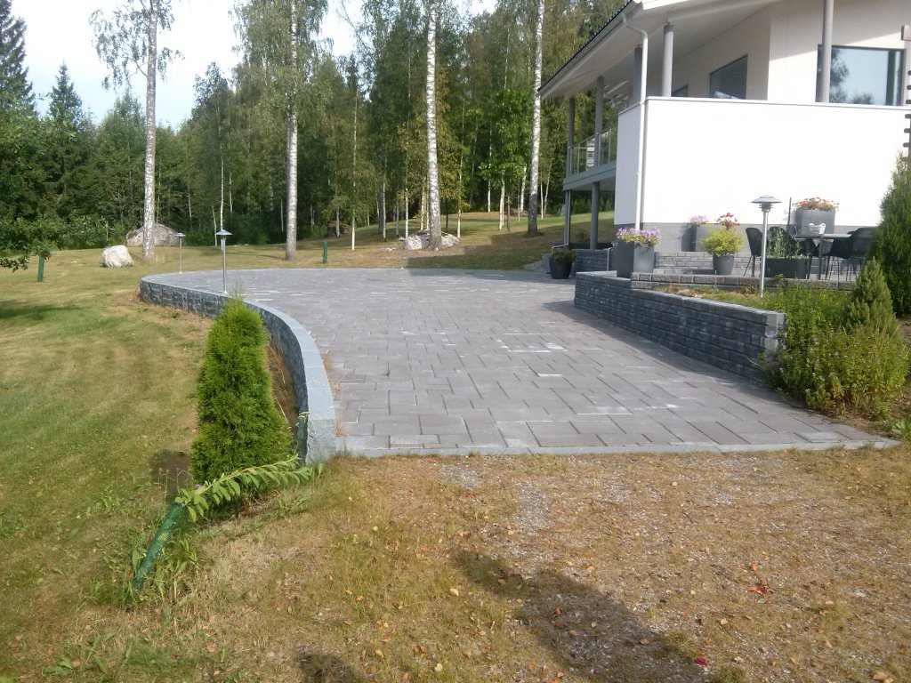 Kivimuuri — luonnonkivimuuri Uudellamaalla