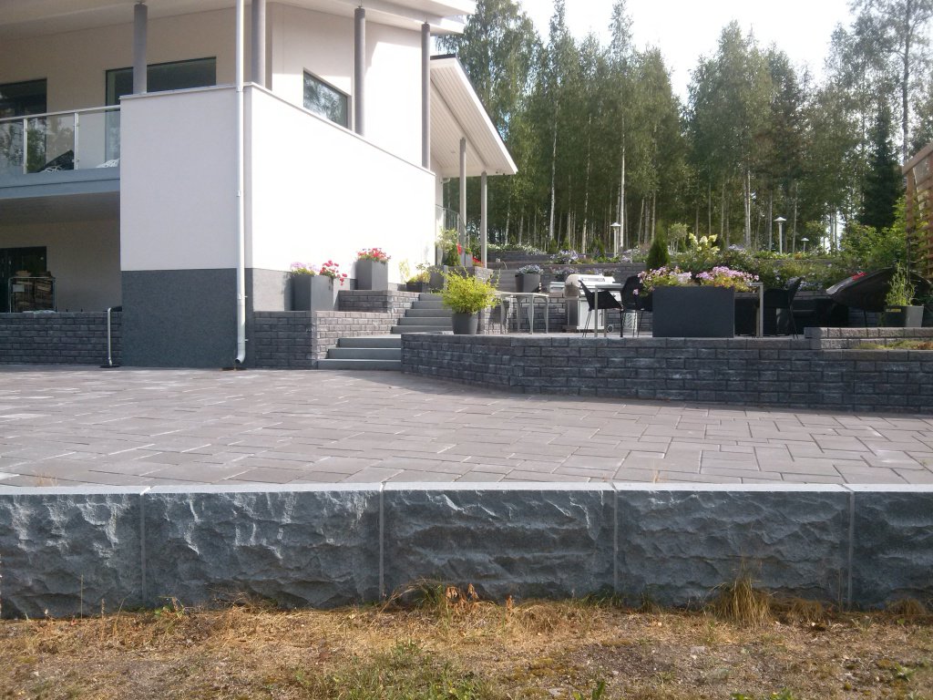 Kivimuuri — luonnonkivimuuri Uudellamaalla